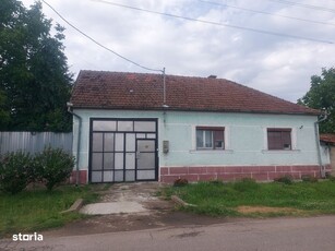 Casa cu 4 camere cu teren de 37 de arii