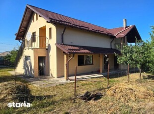 Casa cu etaj si 3552mp teren la Zaicesti