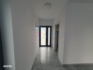 Apartament renovat, trei camere decomandate, etaj 3 din 4, IC Frimu