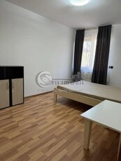 Apartament 3 camere - Zona Poitiers-Hlincea, loc de parcare- 400 euro