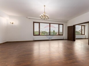 Apartament spatios cu vedere panoramica,, intr-o cladire de prestigiu