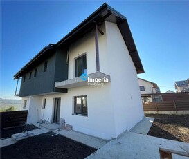 Casa tip duplex de vanzare,260 mp curte,beci,4 cam, Rediu