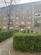 Închiriez apartament cu 2 camere.