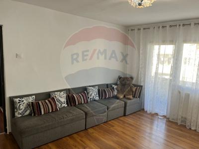 Apartament 4 camere vanzare in bloc de apartamente Bacau, Narcisa