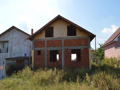 Vand sau schimb cu auto casa in rosu, Girisu de Cris