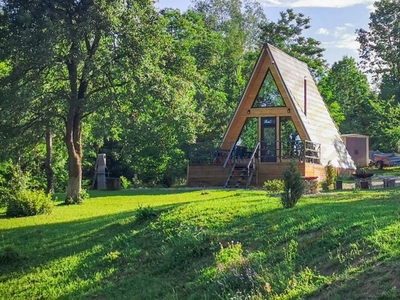 Afacere la cheie - 4 Cabane de lemn intr-o locatie de vis!