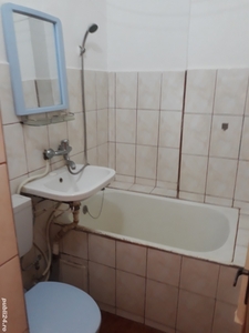 Inchiriez apartament