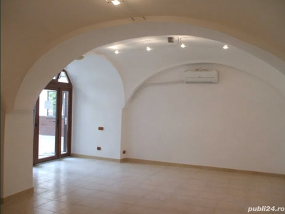 Spatiu comercial - pietonal, zona Unirii, 600 euro, 41 mp, negociabil