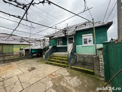 Vand casa in sat Livadia, comuna Baru