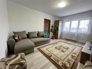 Apartament cu 3 camere de inchiriat, semidecomandat, in 7 Noiembrie