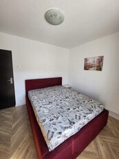 Apartament de 3 camere, decomandat, 75 mp, centrala, zona Gorjului