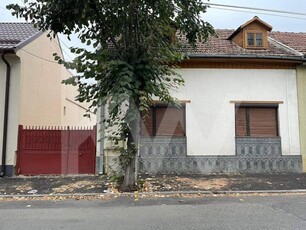 Casă de vânzare în 14 Mai, Strada Trandafirilor