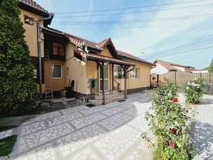 Casa in regim cuplat de vanzare, Lipoveni