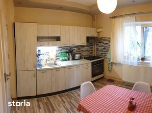 Inchiriez Apartament 2 Camere 5 Minute de Metrou