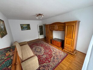 Închiriez apartament cu 3 camere mobilat în Tudor - 360 Euro