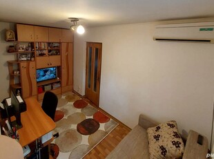 Proprietar - vând apartament cu 3 camere Rahova