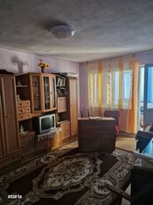 vând apartament cu 3 camere decomandat