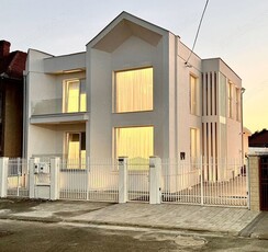 Vand casa in Deva D+P+E, zona centrala (Marasti), suprafata construita desfasurata 375 mp,