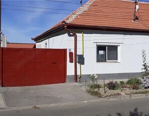 vand casa la curte comuna in zona Cantemir Oradea