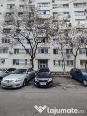 Vând apartament cu 4 camere, zona Tei