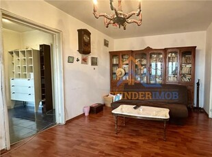 Vanzare apartament 4 camere TEIUL DOAMNEI