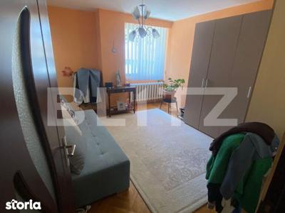 Apartament de 3 camere + living generos, balcon, garaj, zona...