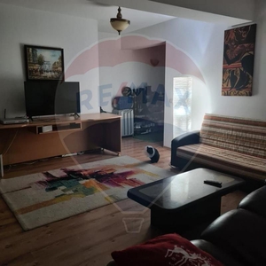 Apartament cu 3 camere in zona Dristor