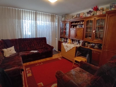 Apartament 2 camere etaj 4 zona Darmanesti