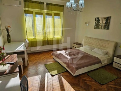 Apartament 3 camere, decomandat, AC, zona Parcului Central