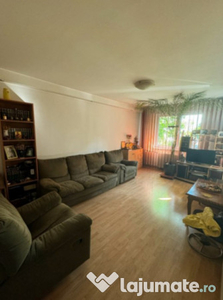Apartament 3 camere, decomandat,1/8, situat in zona Rahova