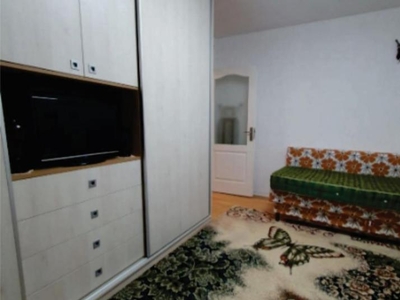 Apartament 3 camere etaj 1 zona Supeco