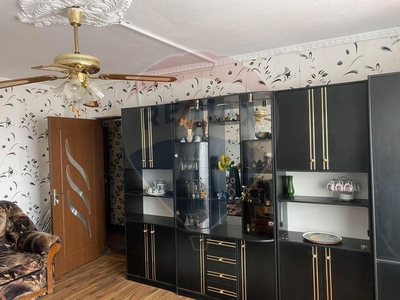 Apartament 3 camere vanzare in bloc de apartamente Bacau, Alecu Russo