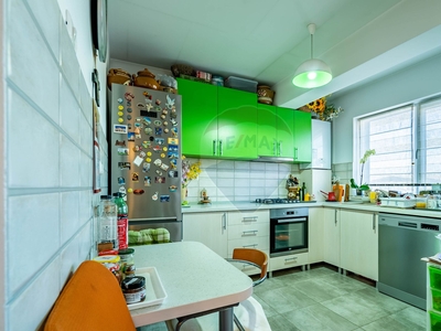 Apartament 3 camere vanzare in bloc de apartamente Brasov, Sanpetru