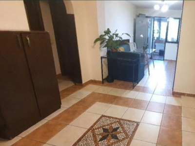 Apartament 4 camere, decomandat, et 1/ Ghencea