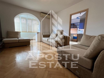 Apartament cu 3 camere semidecomandat zona centrala