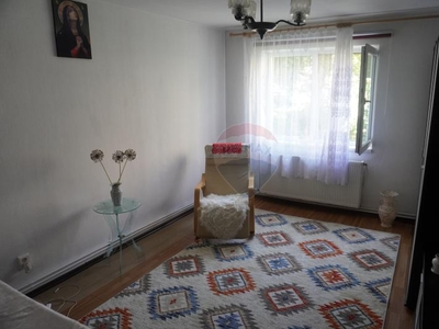 Apartament cu 3 camere/ Str. Cuza Voda