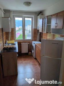 Apartament de 2 camere zona TRACTORUL