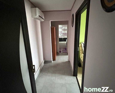 Apartament de 3 camere zona Tractorul