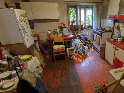 Apartament la casa, strada Dornei,72 mp