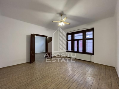 Apartament pretabil pentru birouri, 75 mp, Zona Piata Unirii