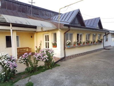 Casa 180 mp.si spatiu comercial 230 mp.+ teren 1000 mp. Piatra Neamt