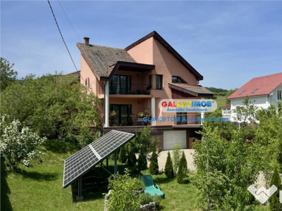 Casa cu 7 cam, 3 bai, si teren 3800 mp in Voiniceni