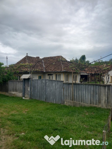 Casa în localitatea Sub Cetate, Sălaj. casa este locuibila