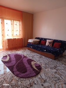 Apartament 3 camere decomandat zona Spitalul Judetean