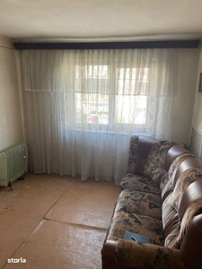 De vanzare apartament 2 camere, zona 200