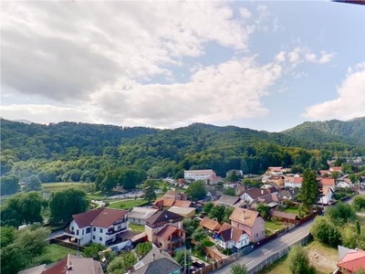 In incantare panoramica si eleganta cromatica, cartier Noua, Brasov