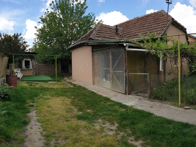 Proprietar închiriez in Timișoara casă 2 camere, curte si gradina