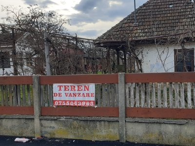 teren intravilan parcelabil cu front la trei străzi