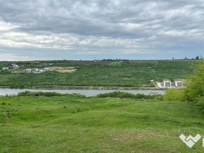 Teren intravilan, zona Aroneanu - cu vedere spre lac