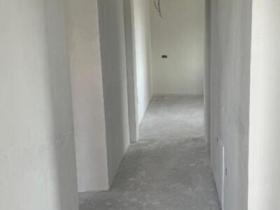 Ap 3 camere, parter (la vila). Pret 80.000 euro REDUS de la 85.000 euro